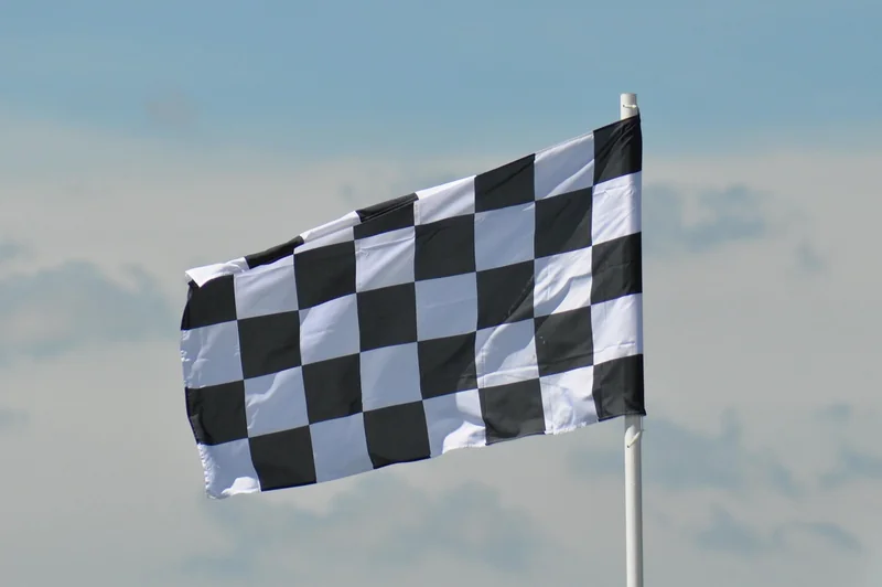 Drapeau à damier et drapeau bleu : la fin et les doublages