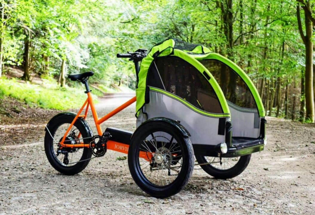 découvrez notre tricycle électrique, alliant confort et praticité. idéal pour des promenades écologiques ou pour vos trajets quotidiens, ce véhicule innovant vous offre une conduite fluide et sans effort. optez pour une solution de transport durable et fun !