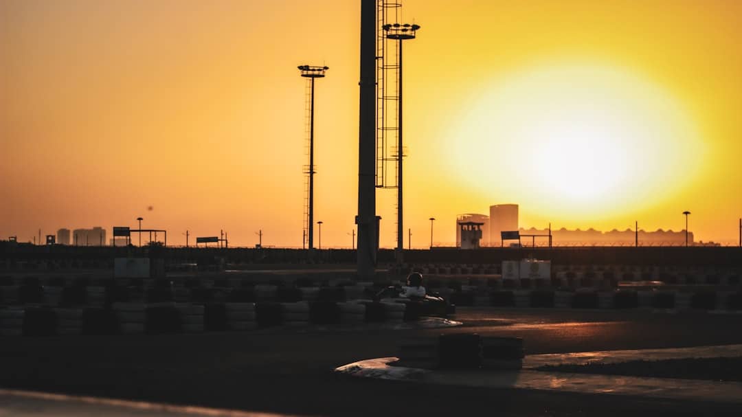 découvrez l'univers palpitant du karting ! que vous soyez débutant ou pilote aguerri, vivez des moments intenses sur des circuits adaptés à tous les niveaux. réservez votre expérience karting et ressentez l'adrénaline de la course en toute sécurité !