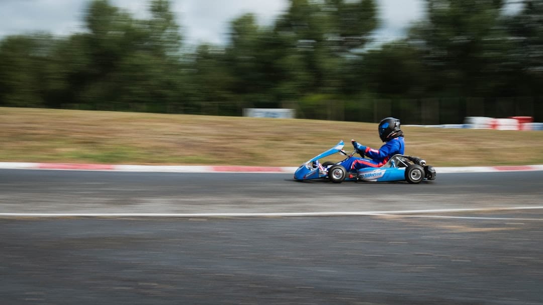 découvrez l'univers palpitant du karting ! que vous soyez débutant ou pilote confirmé, vivez des sensations fortes sur des circuits adaptés à tous les niveaux. parfait pour les sorties en famille, entre amis ou pour les événements d'entreprise, le karting est une expérience inoubliable. rejoignez-nous et dépassez vos limites !