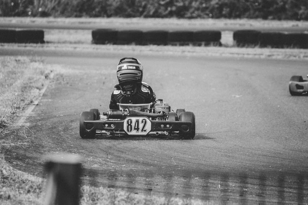 découvrez l'univers passionnant du karting ! que vous soyez débutant ou pilote confirmé, vivez des sensations fortes sur circuit. amenez vos amis pour des courses palpitantes et améliorez vos compétences au volant. rejoignez-nous pour une expérience inoubliable !